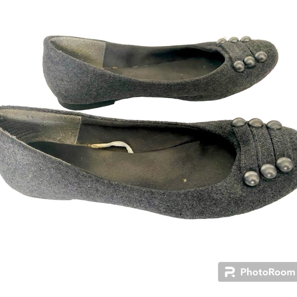 Women’s Gray Flats